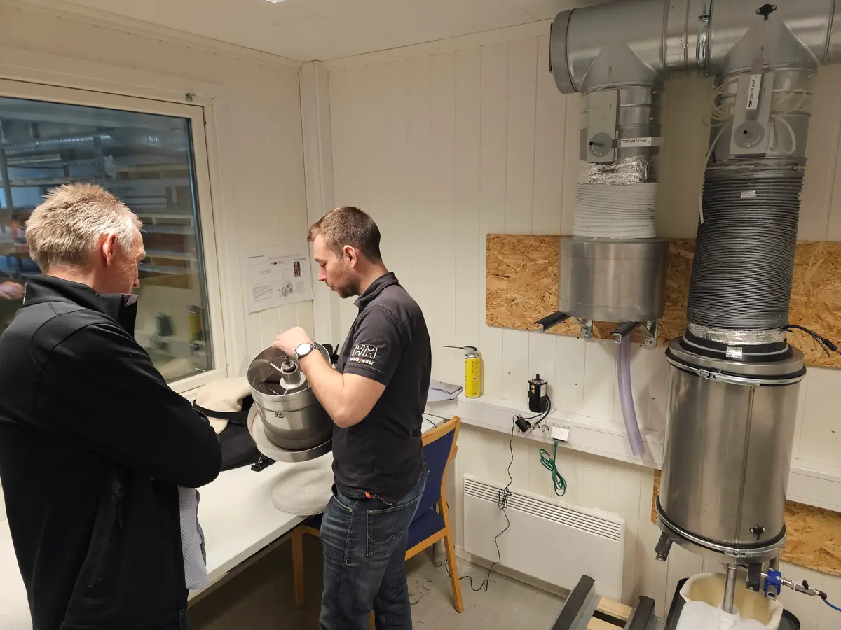 Lynx Kitchen R&D laboratory with test equipment and engineers