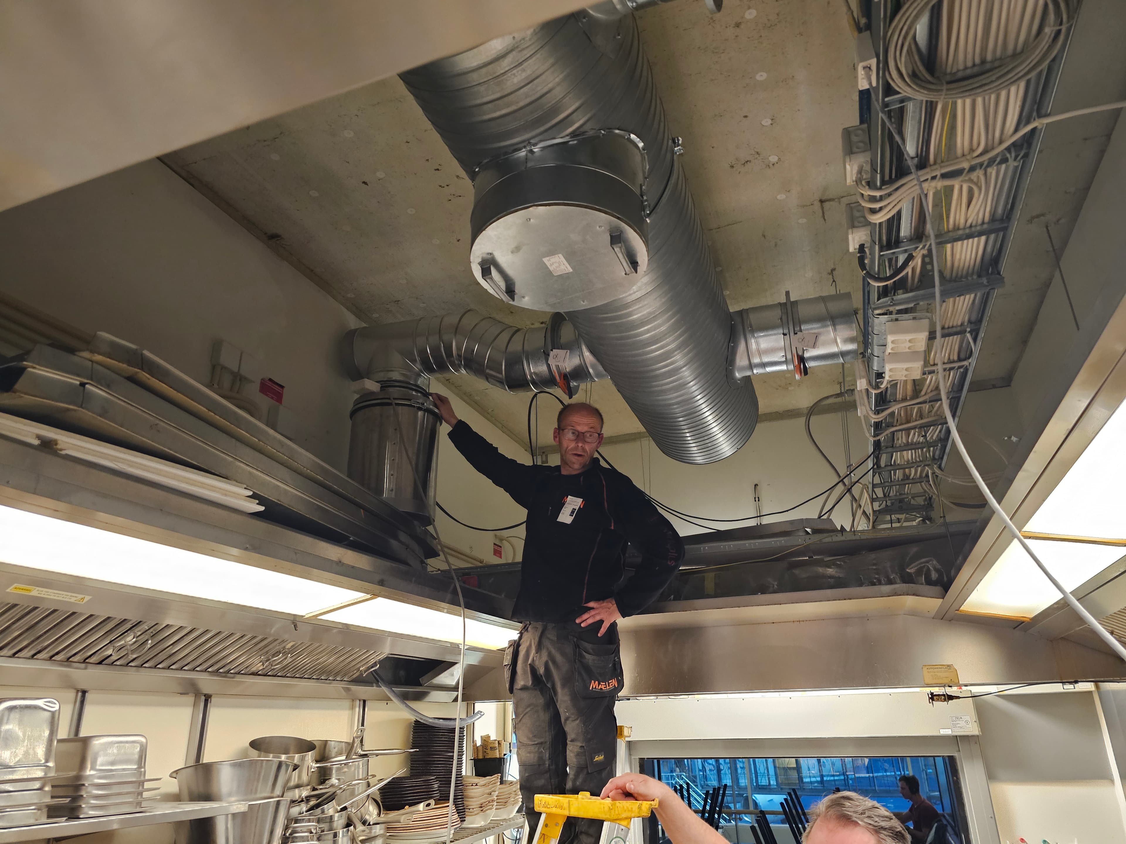 Lynx Kitchen at Oslo Airport: Two Years Running, Ducts Still Completely Clean